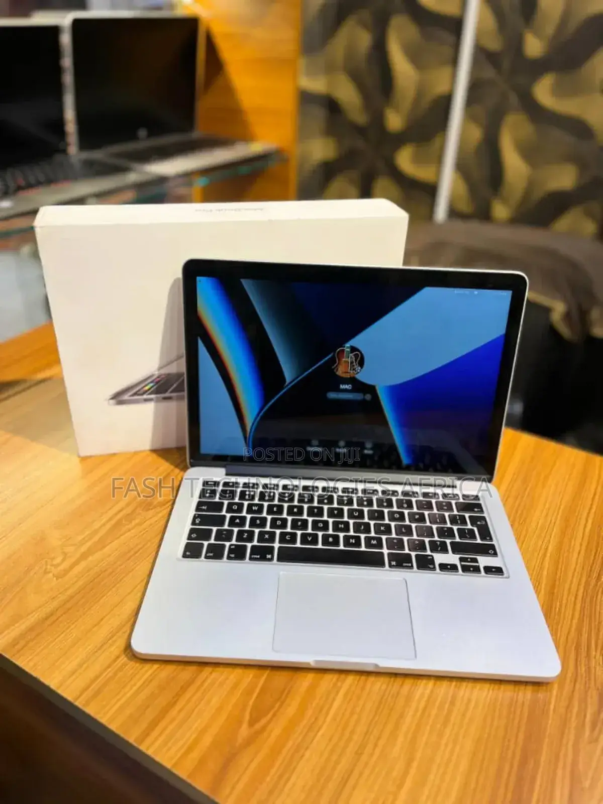 New Laptop Apple MacBook Pro 16GB Intel Core I5 SSD 256GB