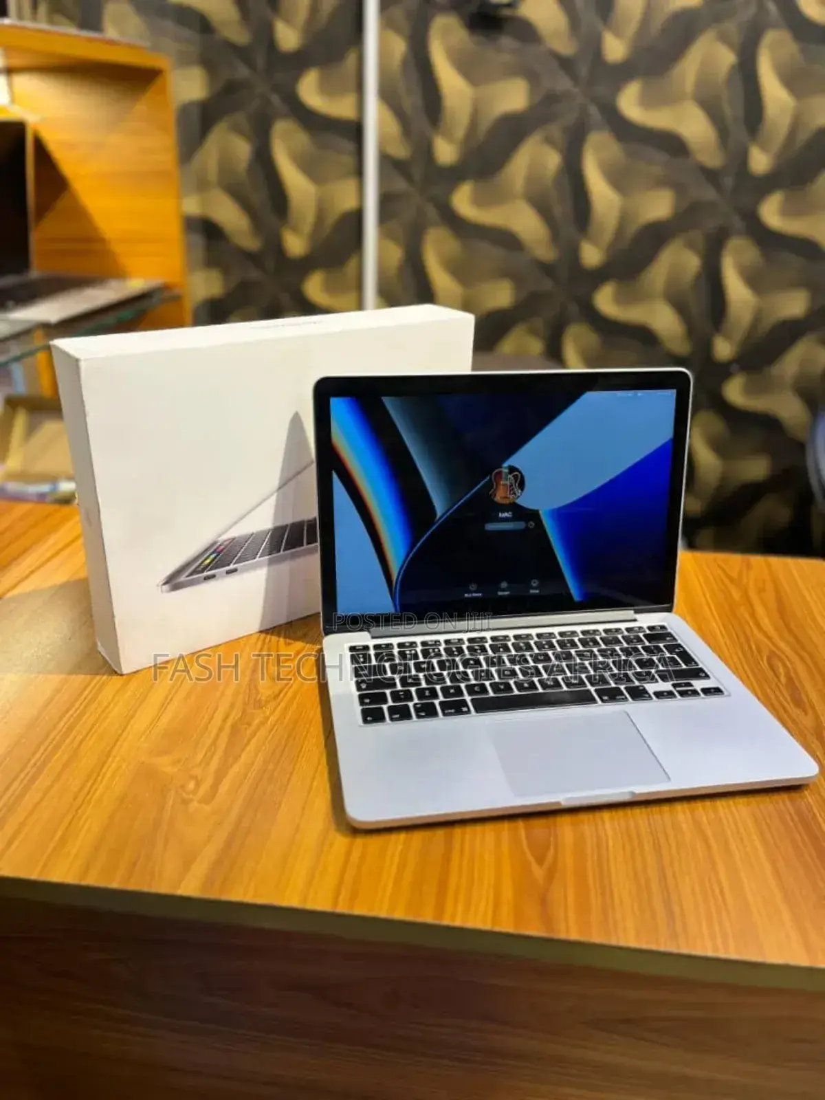 New Laptop Apple MacBook Pro 16GB Intel Core I5 SSD 256GB