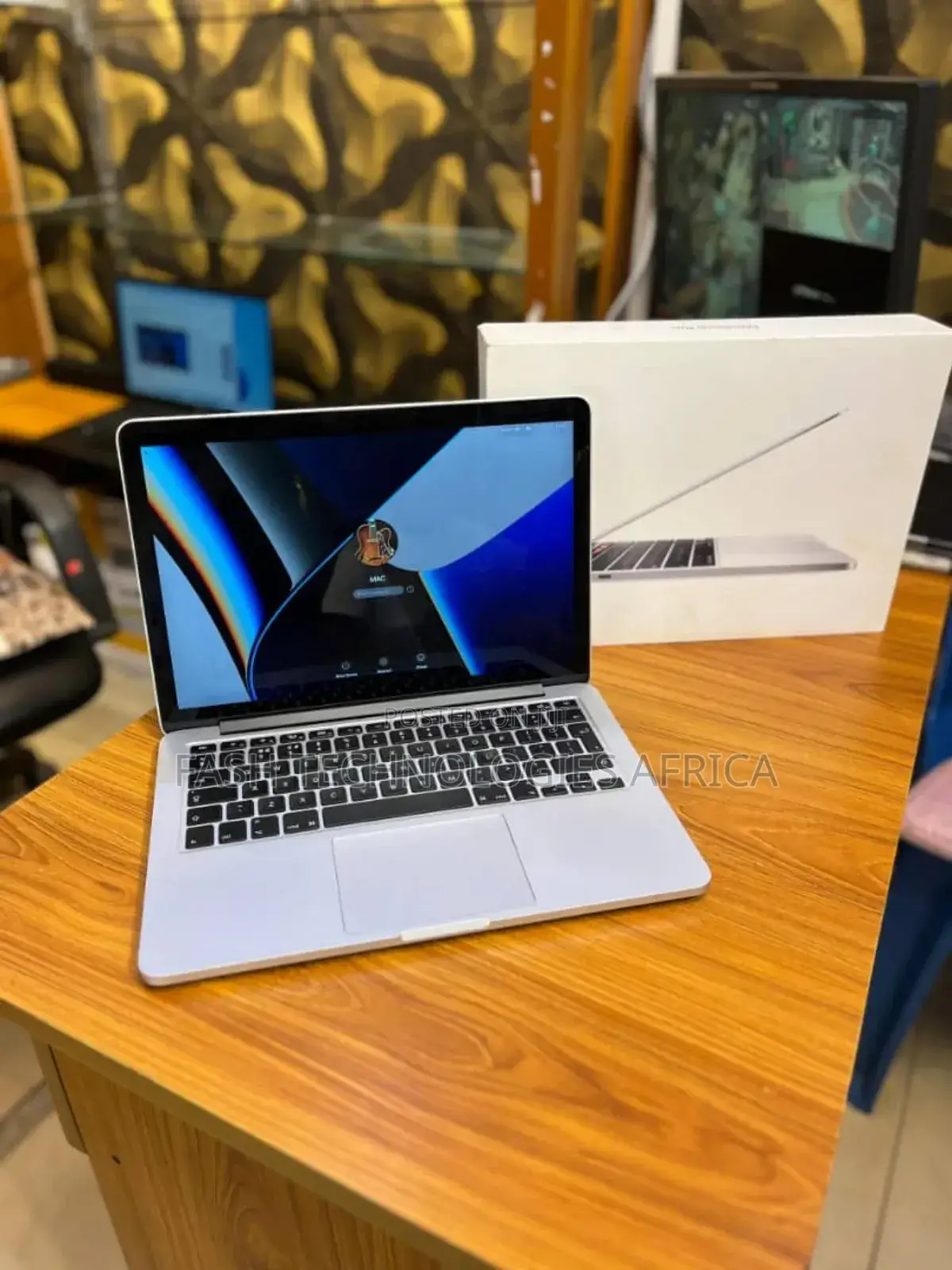 New Laptop Apple MacBook Pro 16GB Intel Core I5 SSD 256GB