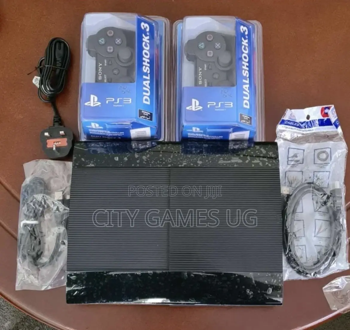 Playstation 3 Super Slim/2 Pads