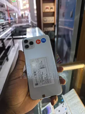Photo - Apple iPhone 11 Pro Max 256 GB Silver