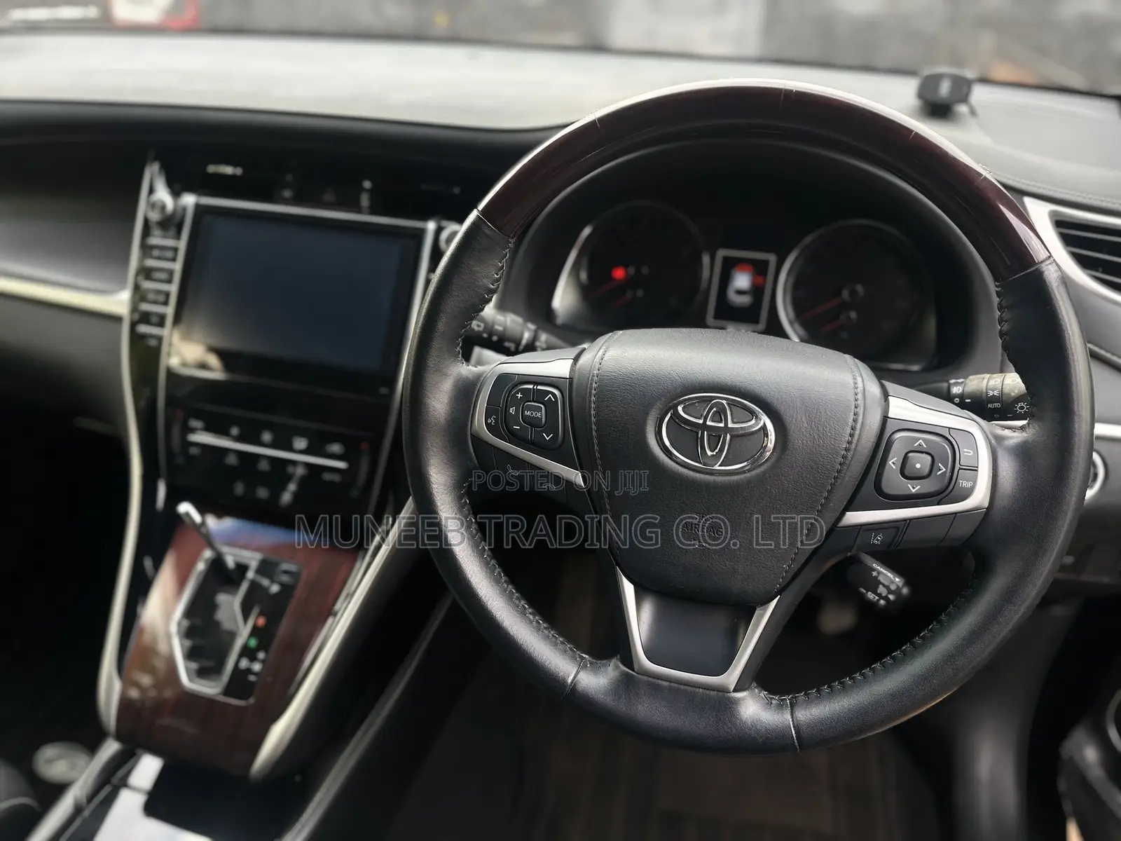 Toyota Harrier 2.0 2015 Black