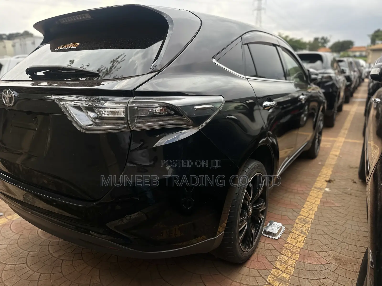 Toyota Harrier 2.0 2015 Black