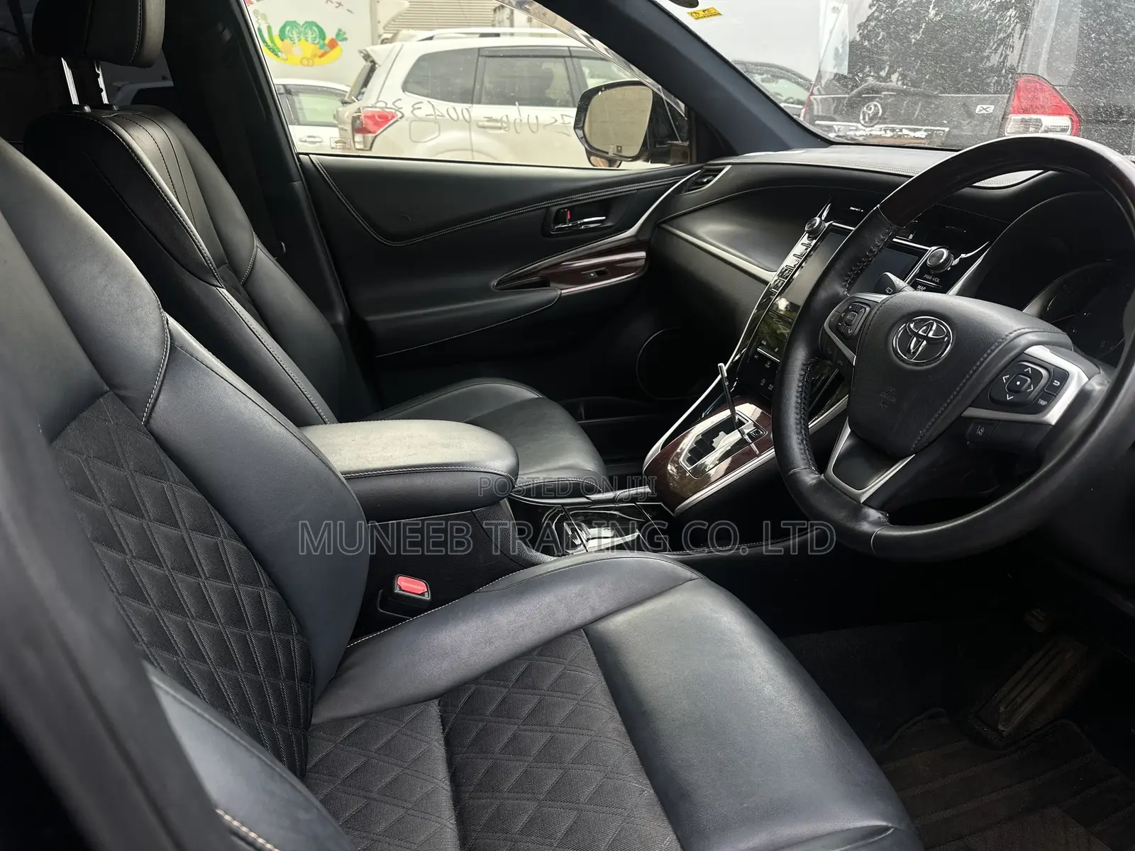 Toyota Harrier 2.0 2015 Black