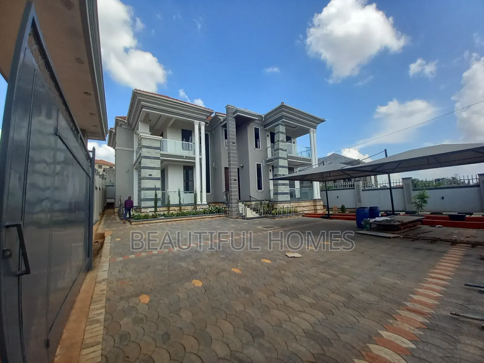 Furnished 6bdrm Mansion in Kira, Central Division for sale