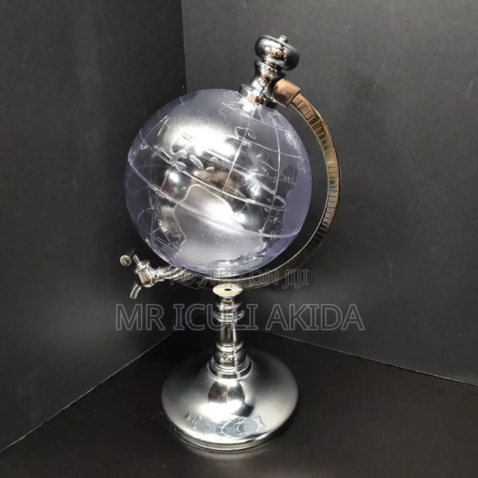Round Base Silver Glas Globe Liquor,Juice Decanter Dispenser