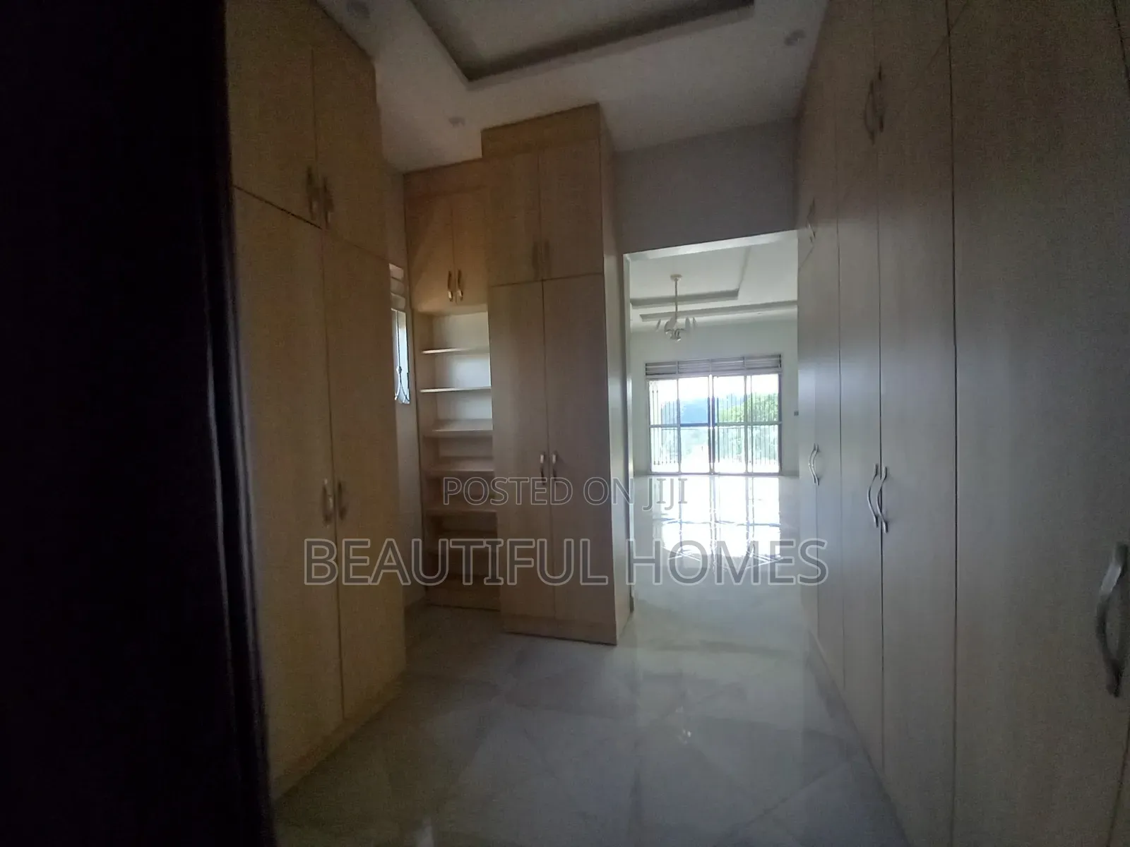 Furnished 6bdrm House in Kira for sale
