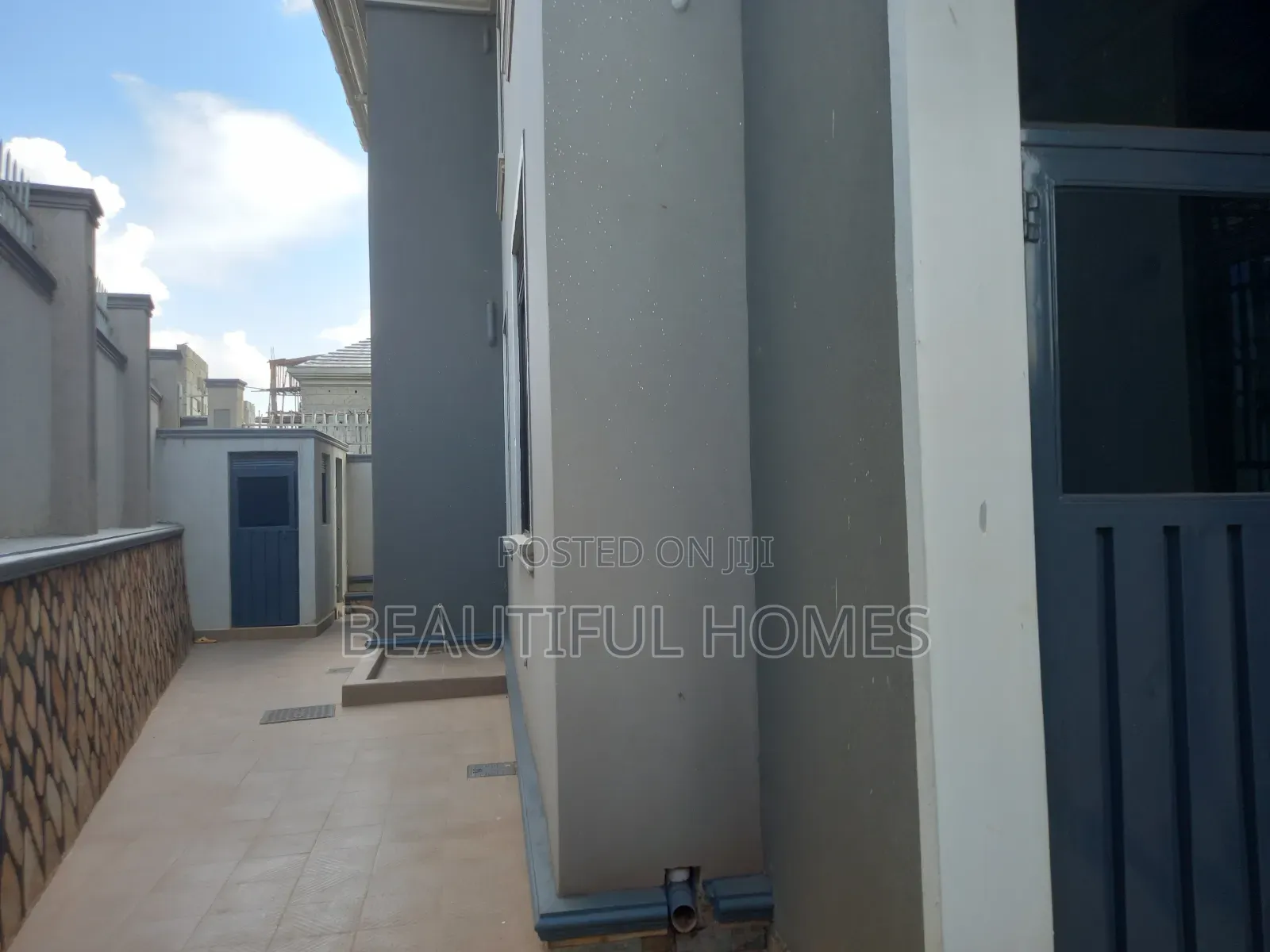 Furnished 6bdrm Mansion in Kira for sale