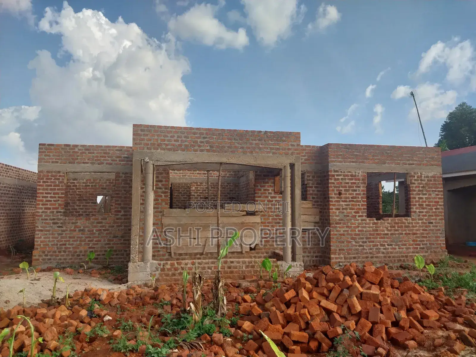 Jinja City Unfinished House for Sale