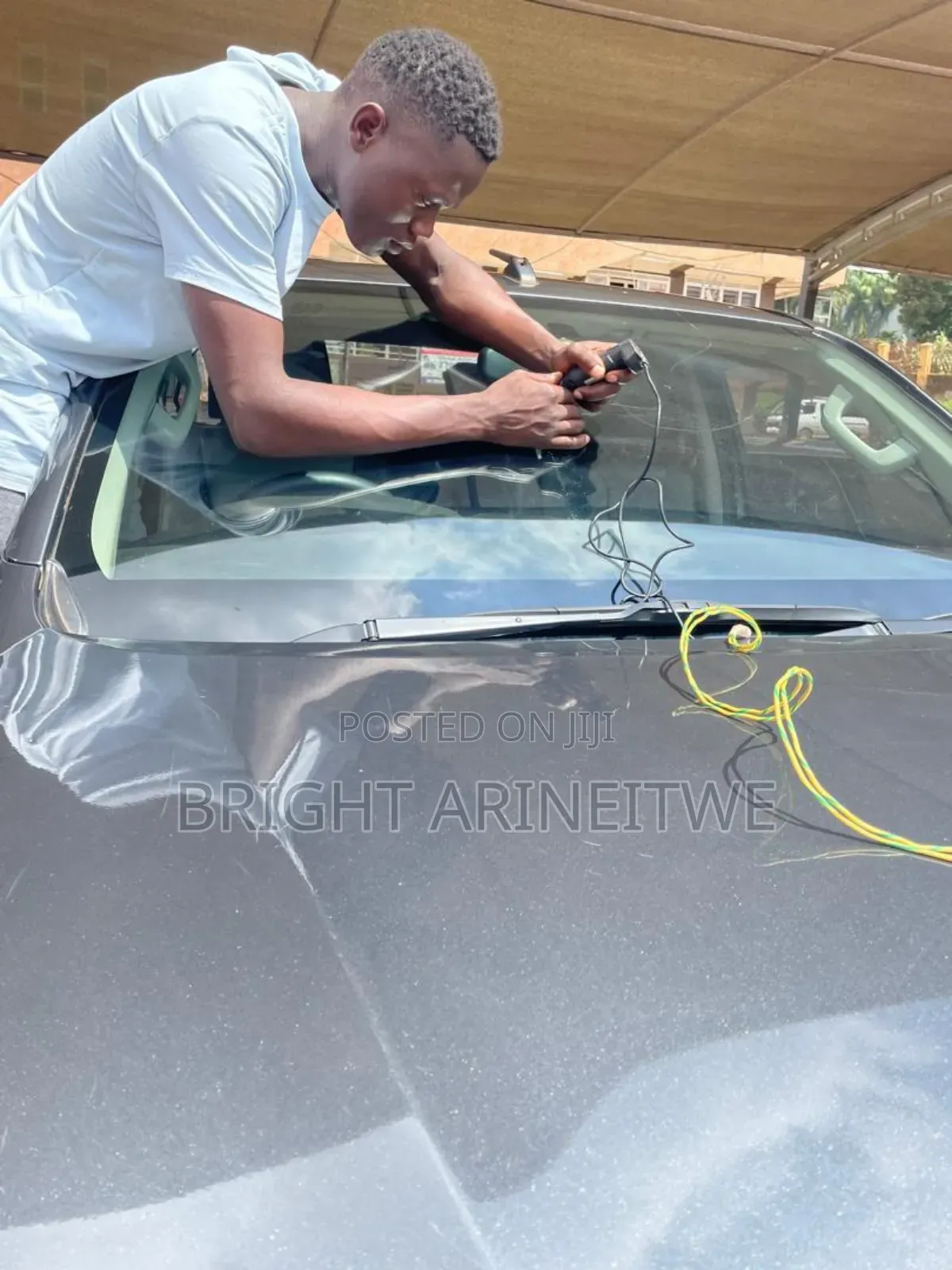 Crack Stooping on Wind Screens of All Saloon and SUV Cars.
