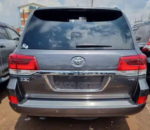 Toyota Land Cruiser 4.6 V8 ZX 2016 Gray