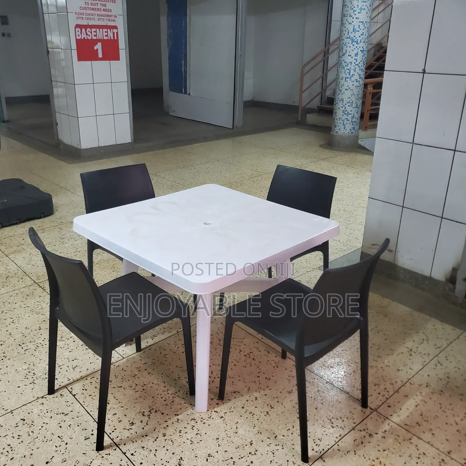 Bar/Hotel/Restaurant Plastic Table and Chairs