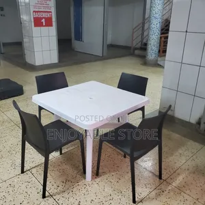 Bar/Hotel/Restaurant Plastic Table and Chairs