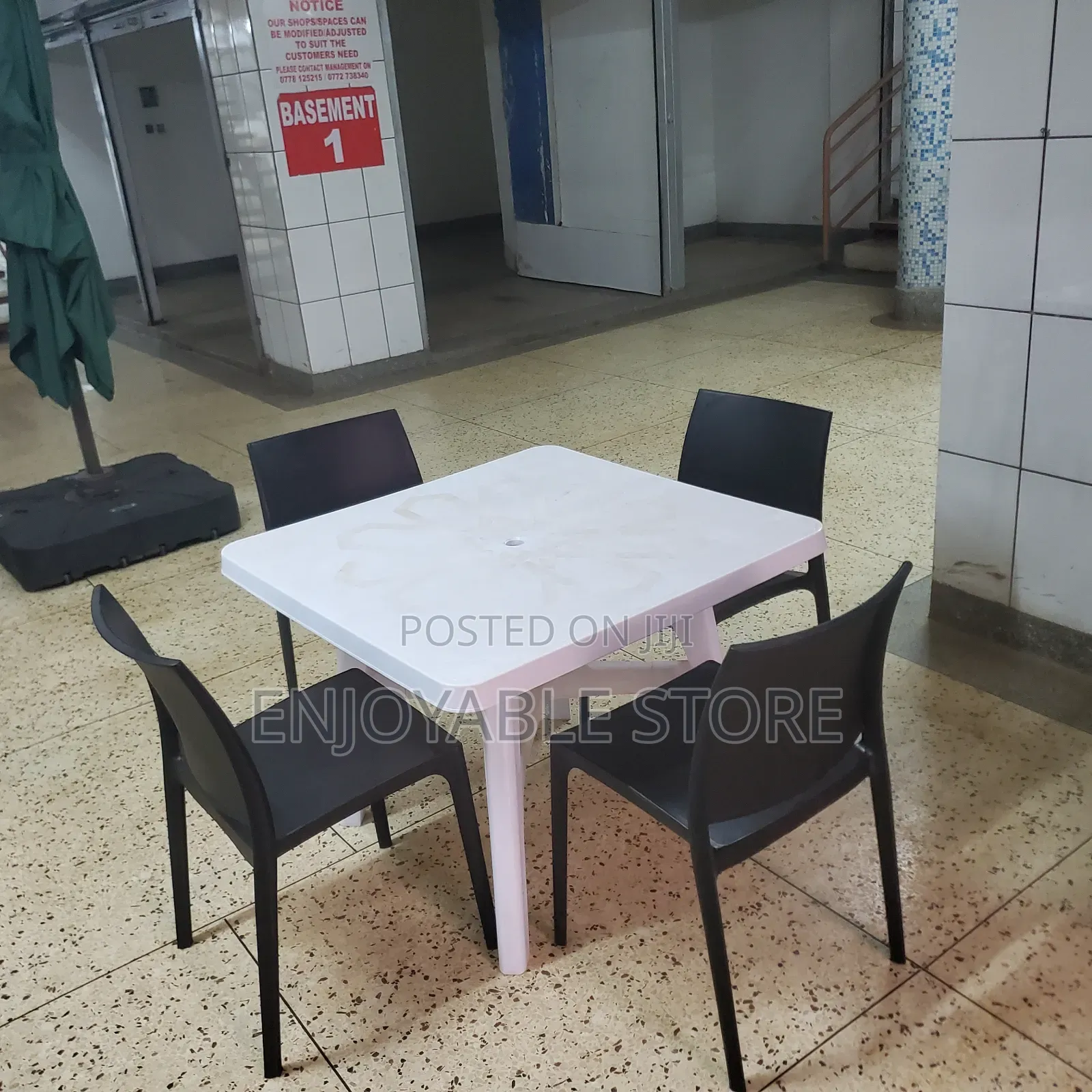 Bar/Hotel/Restaurant Plastic Table and Chairs