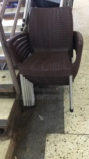 Standard Plastic Chairs