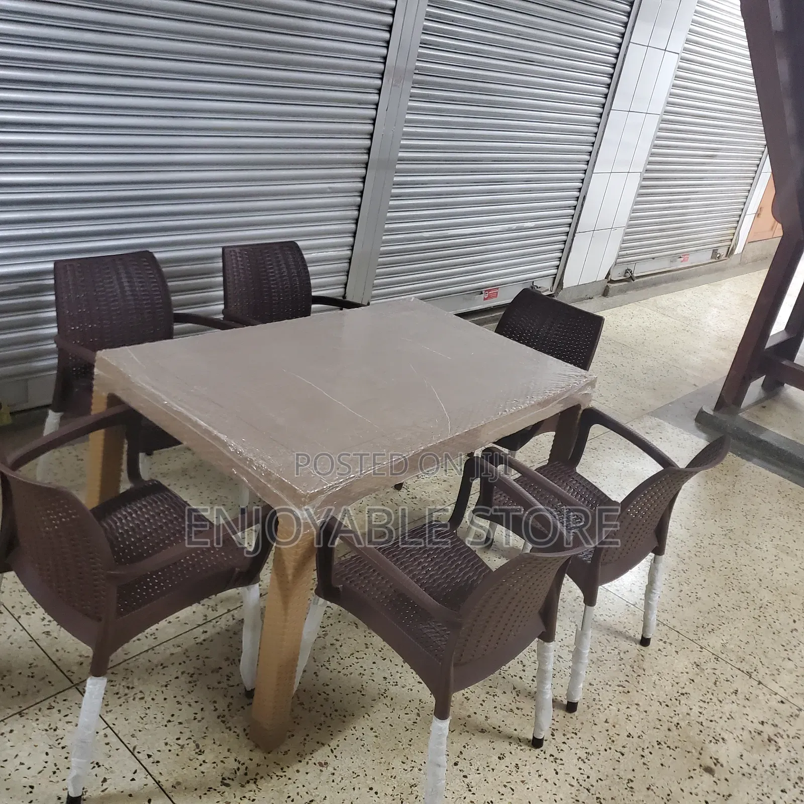 Set of Chairs and Table Plastic for Restaurant Dining/Bar