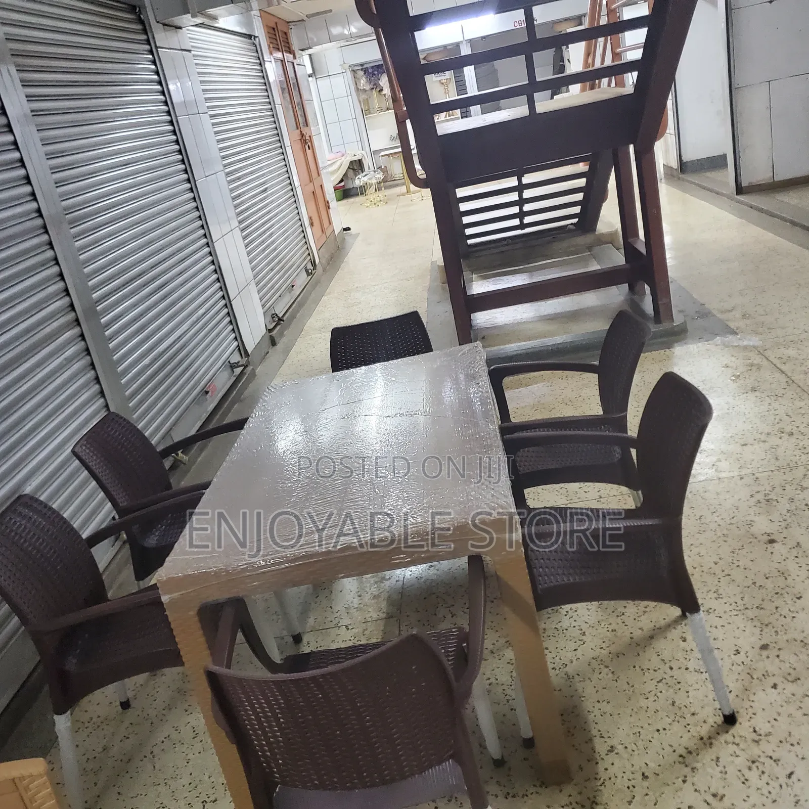 Set of Chairs and Table Plastic for Restaurant Dining/Bar
