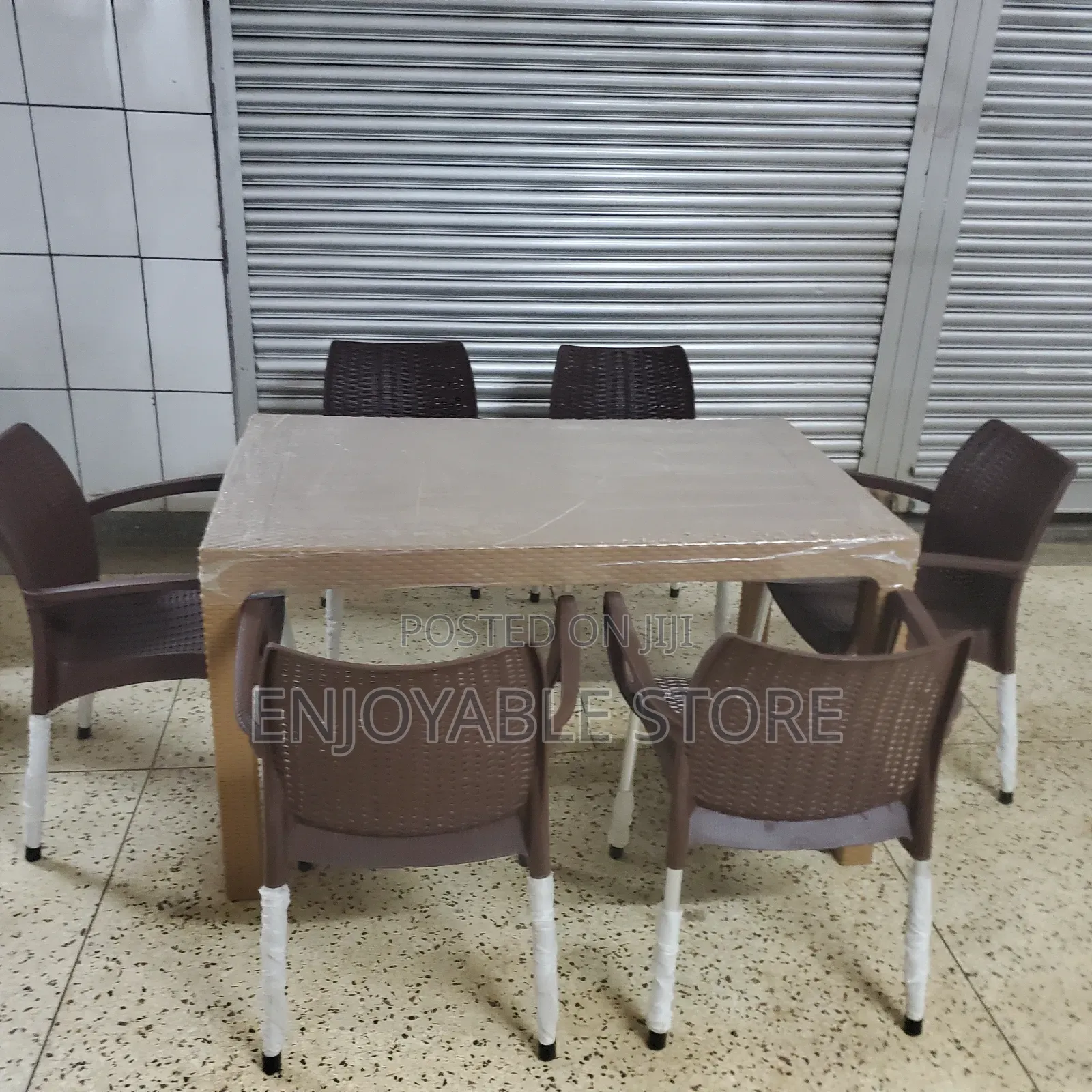Set of Chairs and Table Plastic for Restaurant Dining/Bar