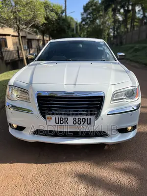 Photo - Chrysler 300 2014 White