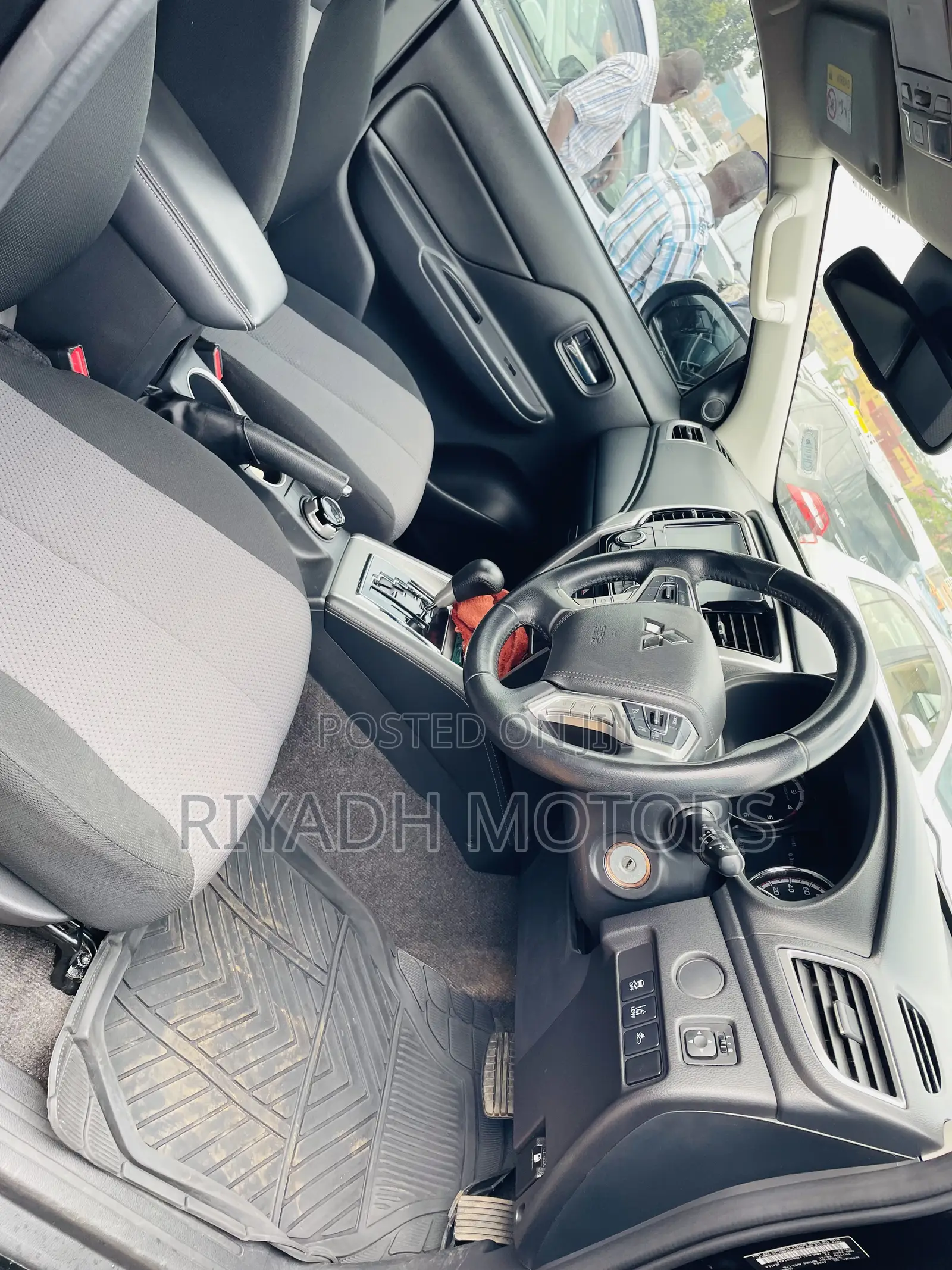 Mitsubishi Triton 2021 Black