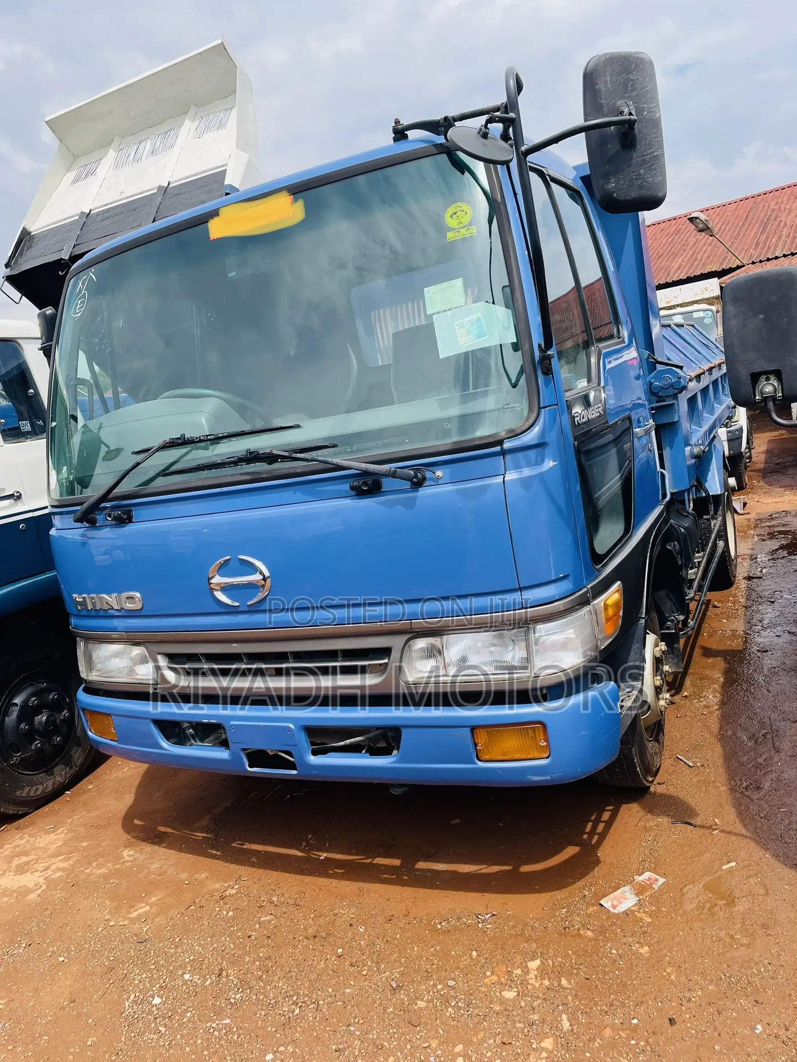 Hino Dumper 5gears