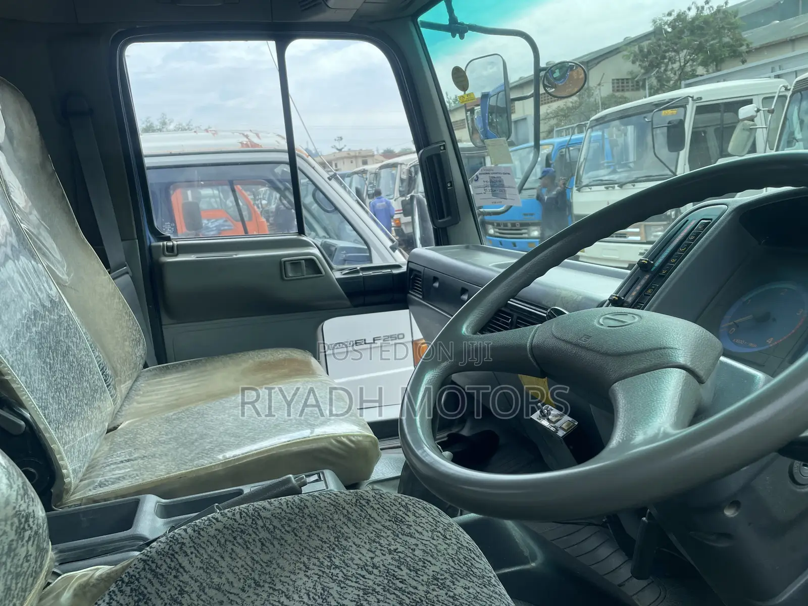 Hino Dumper 5gears