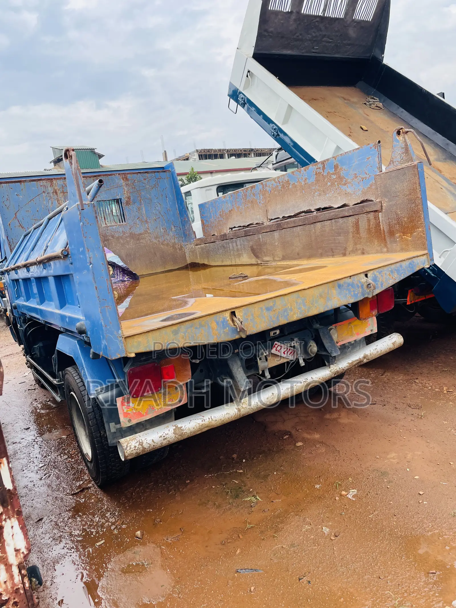 Hino Dumper 5gears
