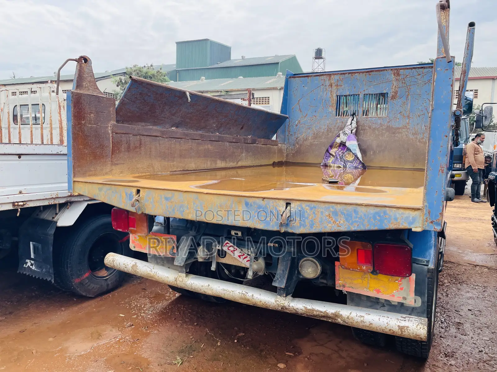 Hino Dumper 5gears