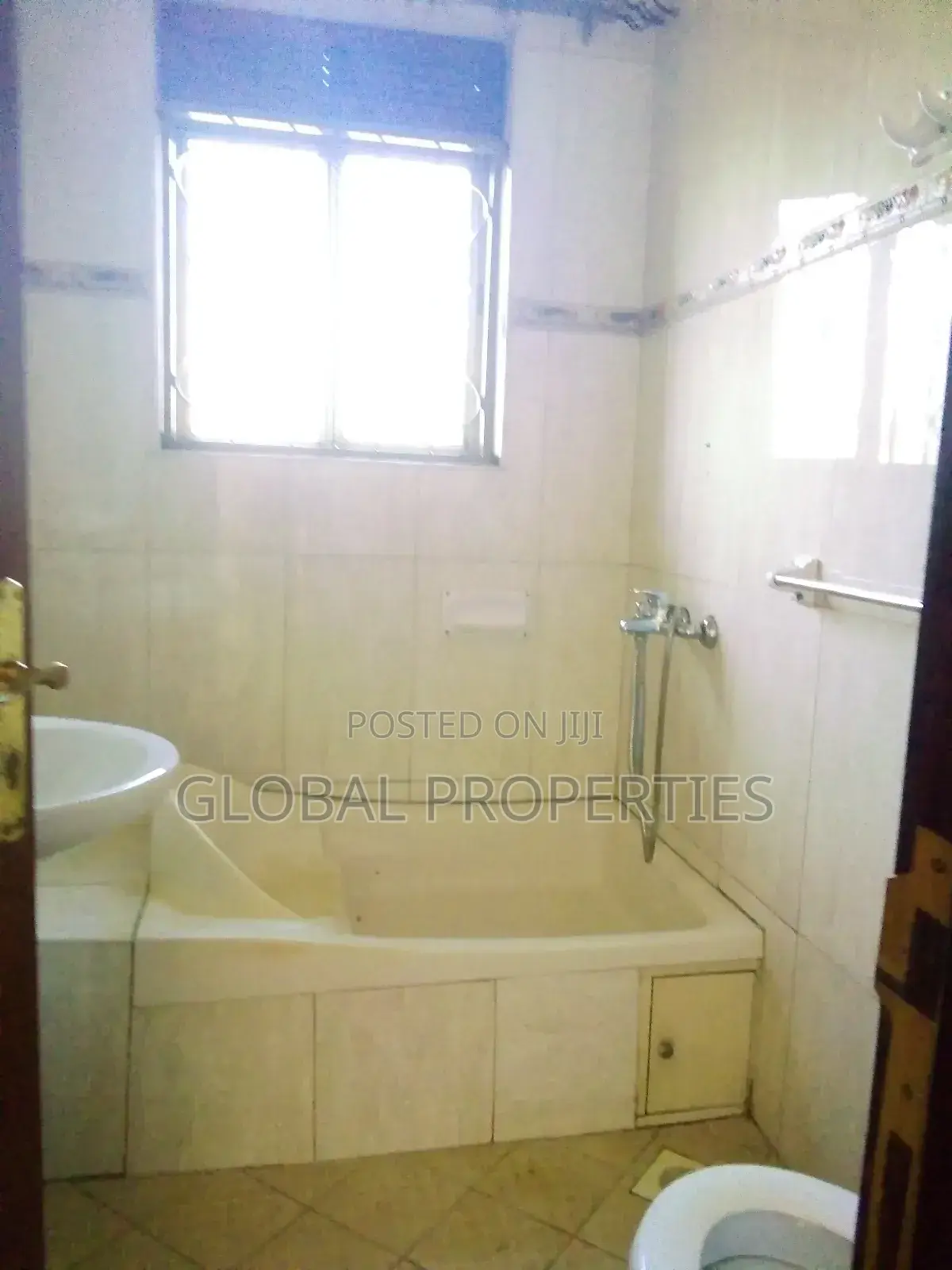 3bdrm Duplex in Kyaliwajala Kira, Central Division for rent