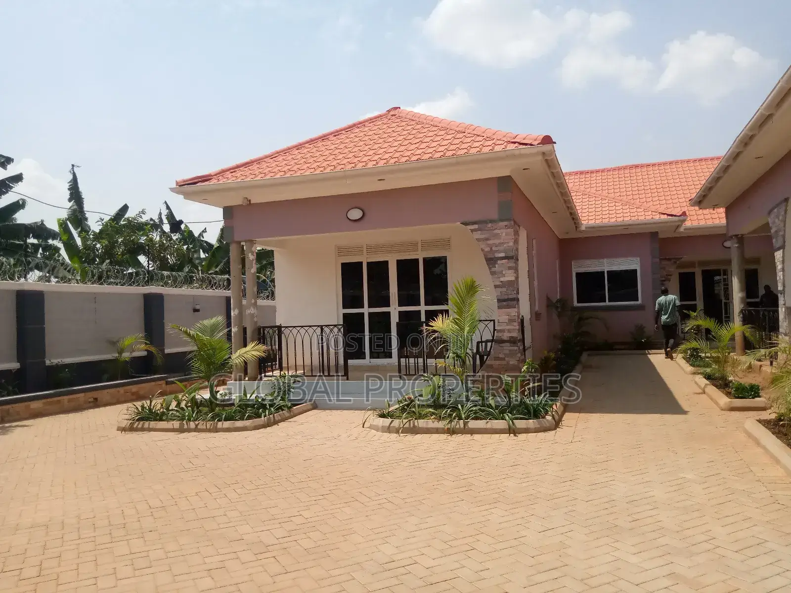 2bdrm Bungalow in Kira Estate, Central Division for rent