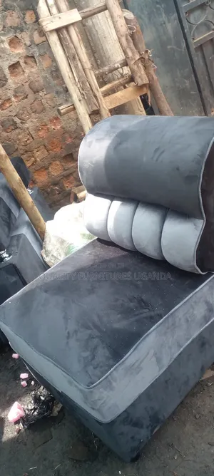 Mixed Black and Gray Single Seater