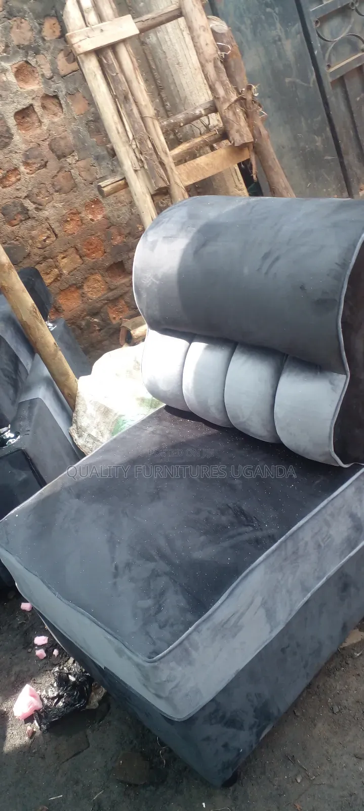 Mixed Black and Gray Single Seater