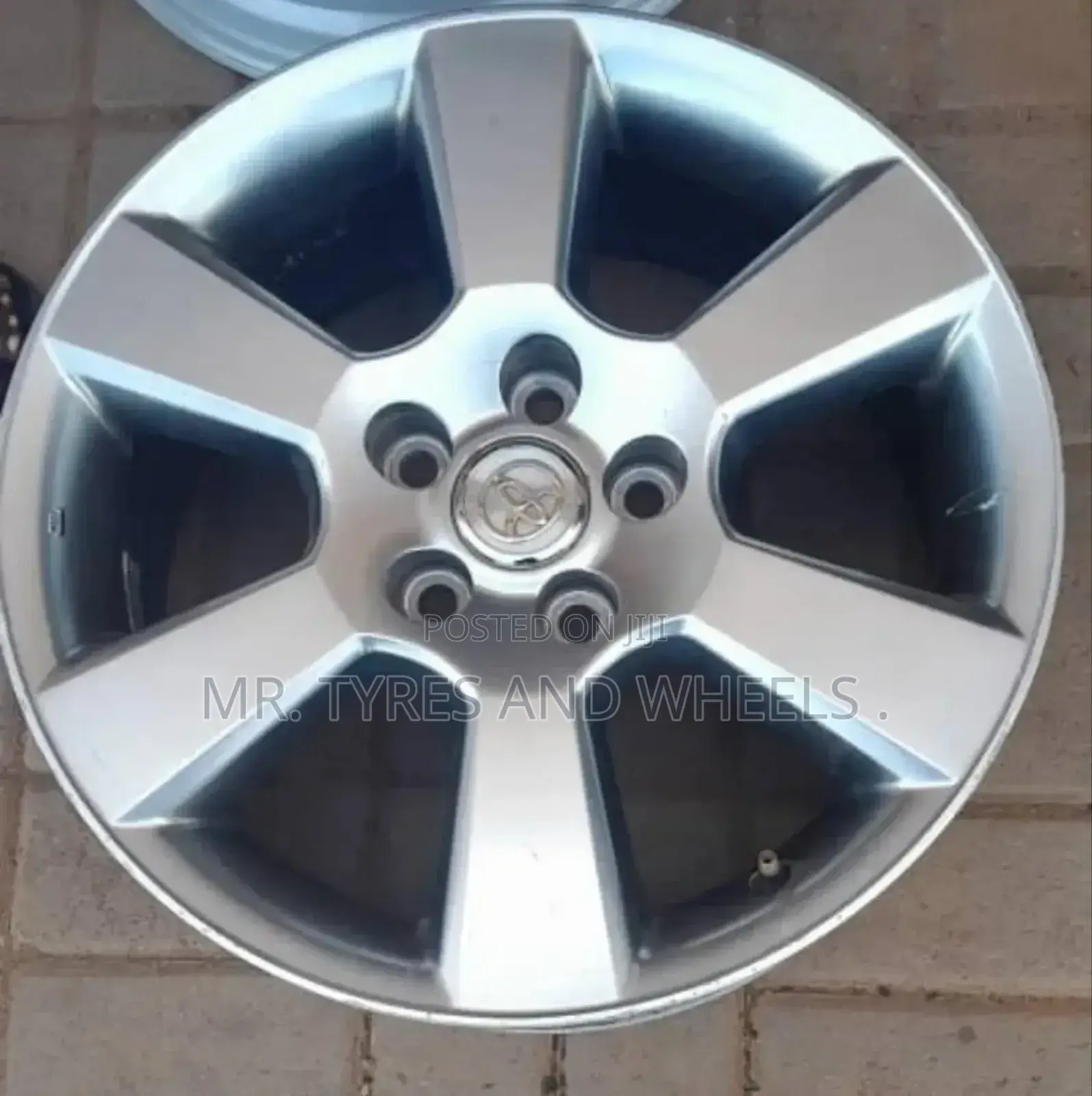 Size 17 and It Goes to Many Cars Including Hoah N Its Japan