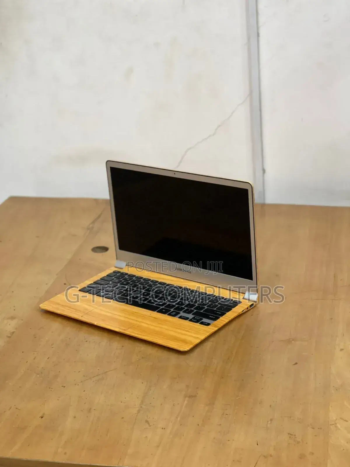 New Laptop Samsung NP900X3E 8GB Intel Core I7 SSD 256GB