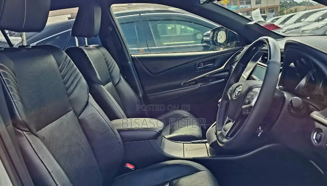Toyota Harrier 2.0 2017 White
