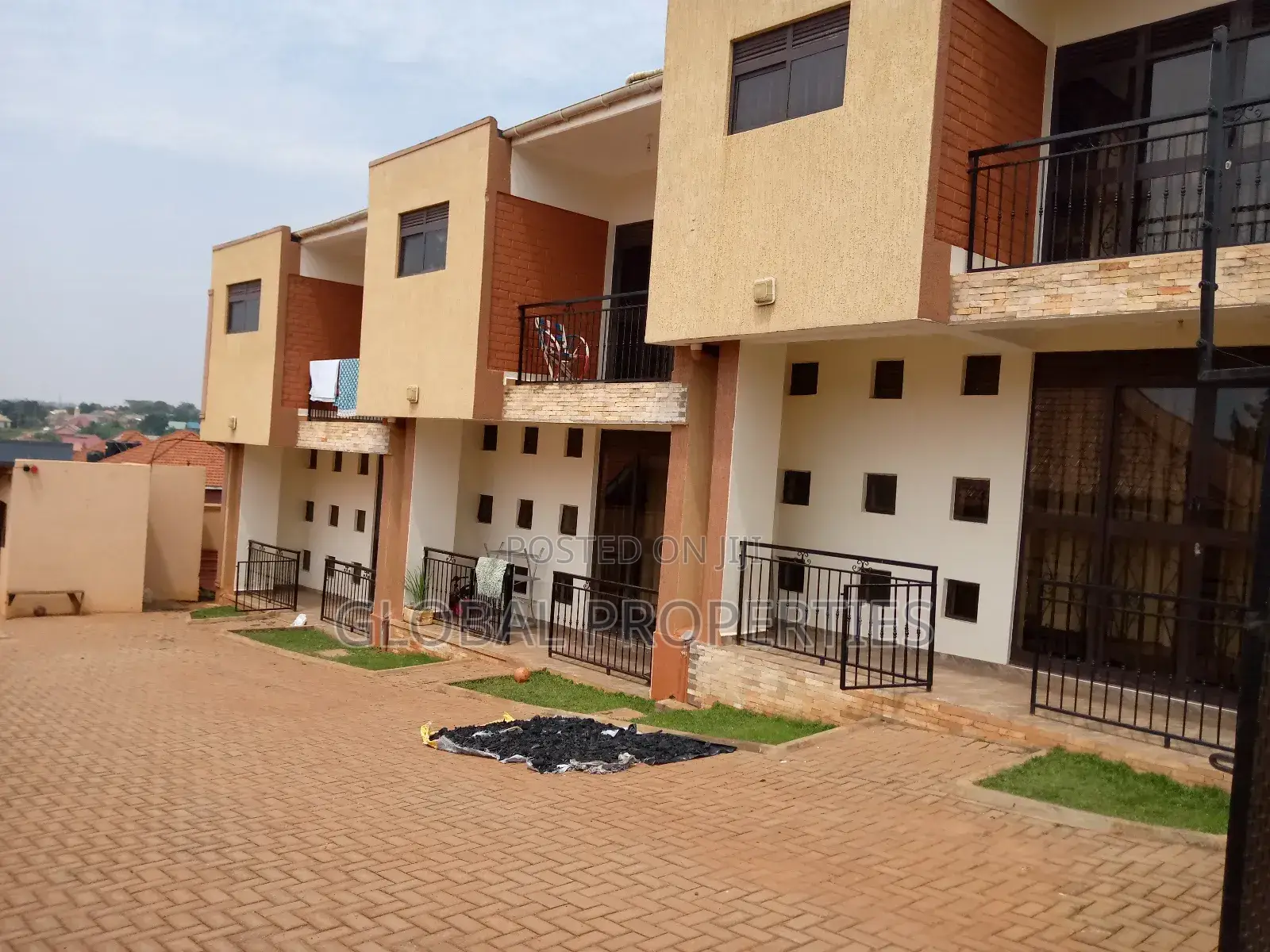 3bdrm Duplex in Najjera Buwate Rd, Central Division for rent