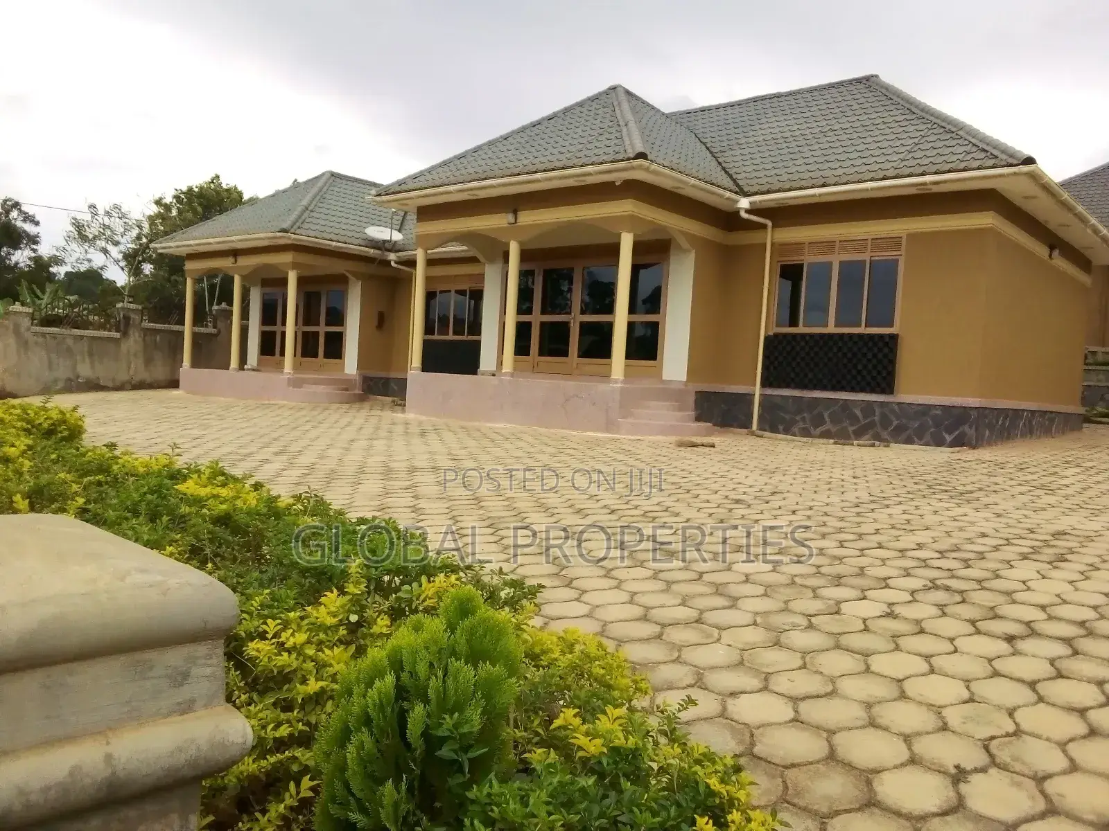 2bdrm Bungalow in Kira Bulindo Rd, Central Division for rent