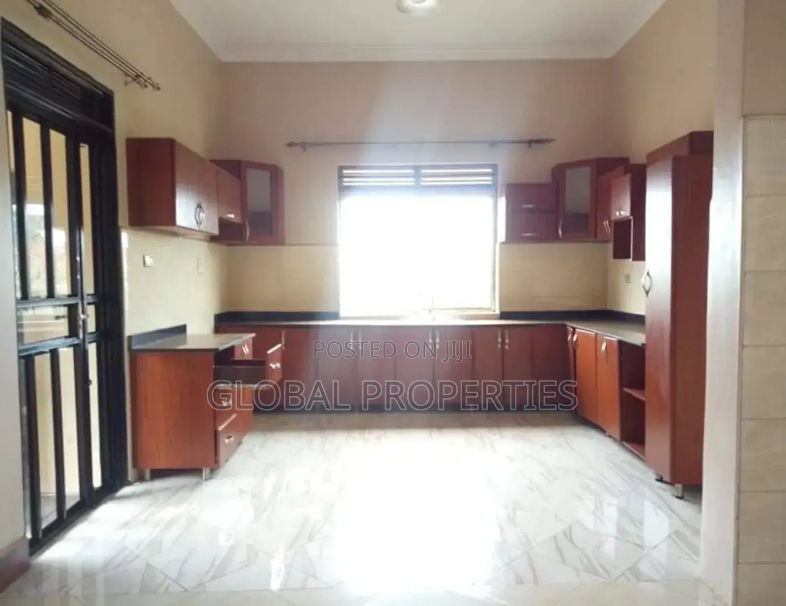 2bdrm Bungalow in Kira Bulindo Rd, Central Division for rent