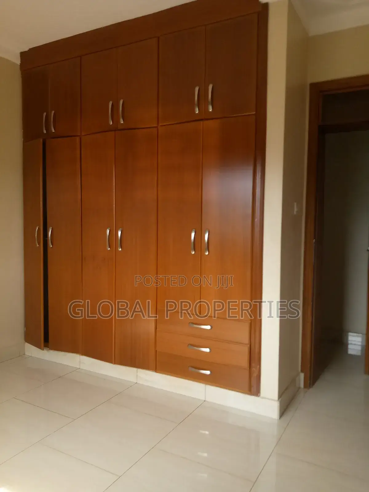 2bdrm Bungalow in Kira Bulindo Rd, Central Division for rent