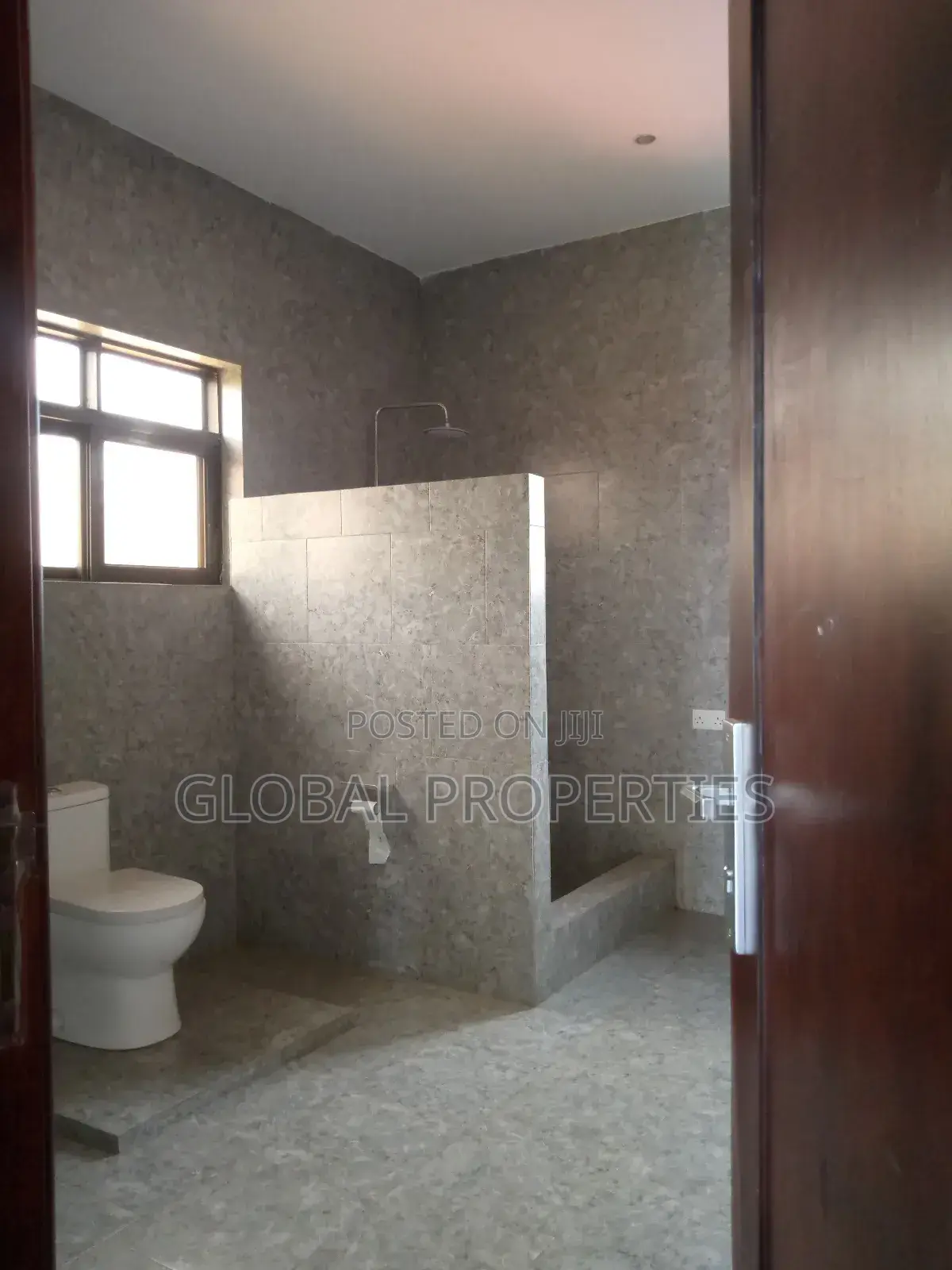 2bdrm Bungalow in Kira Bulindo Rd, Central Division for rent