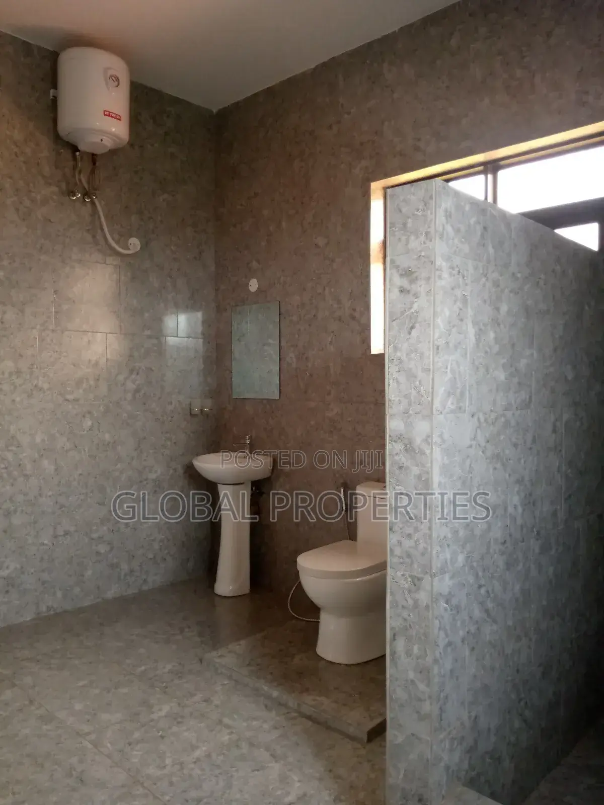 2bdrm Bungalow in Kira Bulindo Rd, Central Division for rent