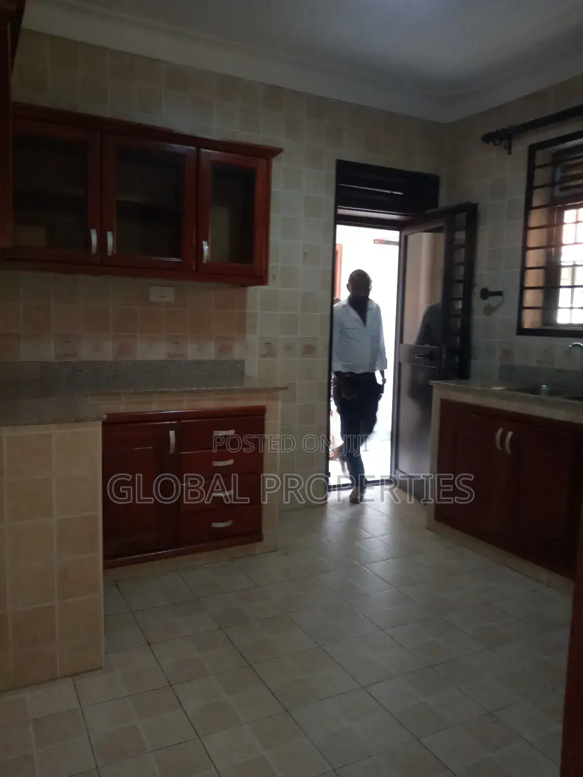 2bdrm Bungalow in Kyaliwajala Kira Rd, Central Division for rent