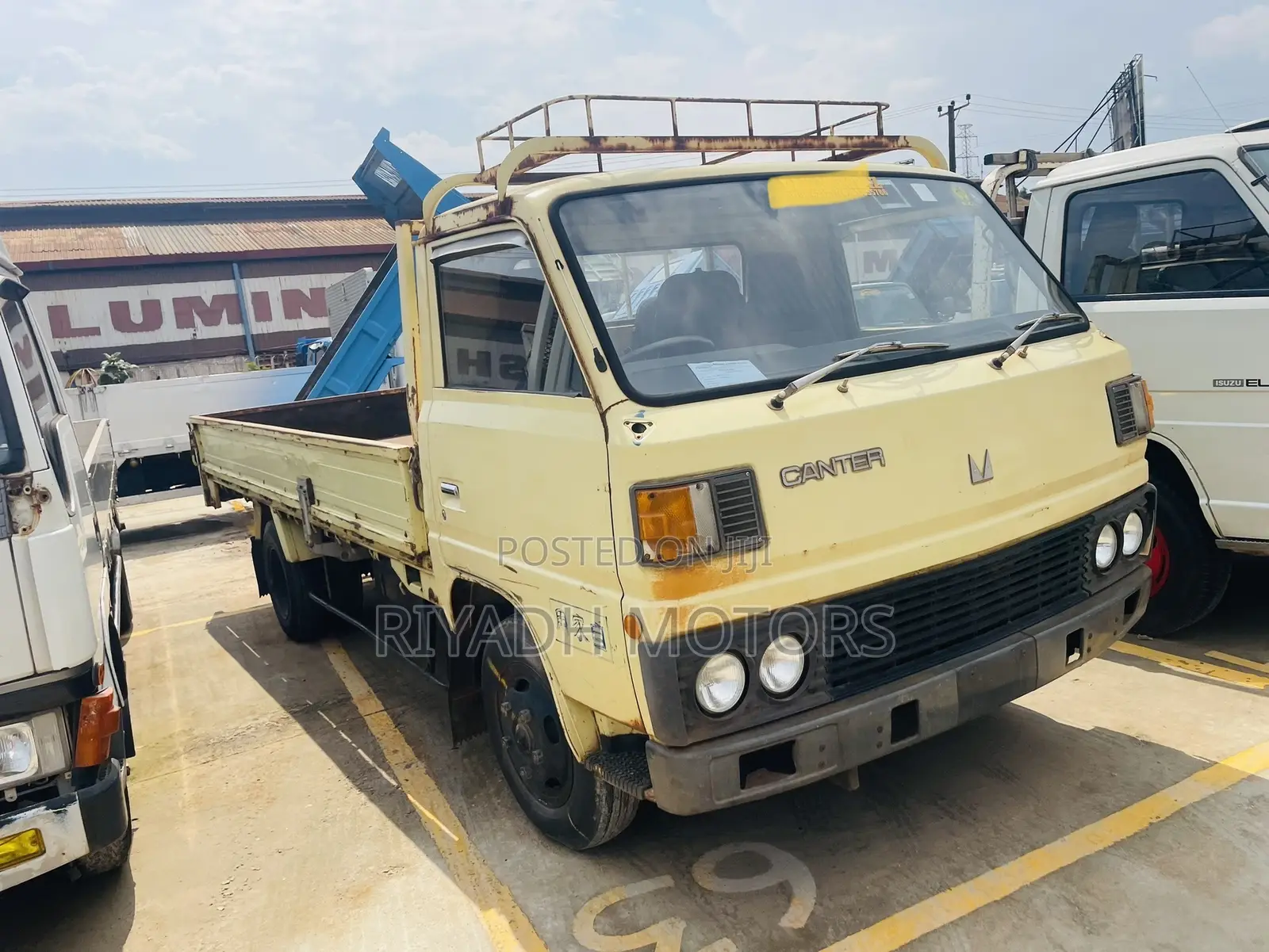 Canter Round Lights Truck