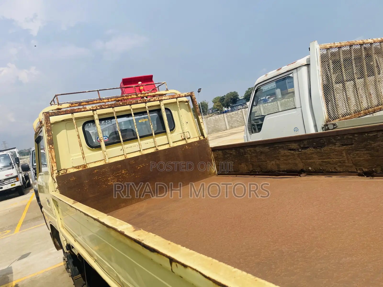 Canter Round Lights Truck