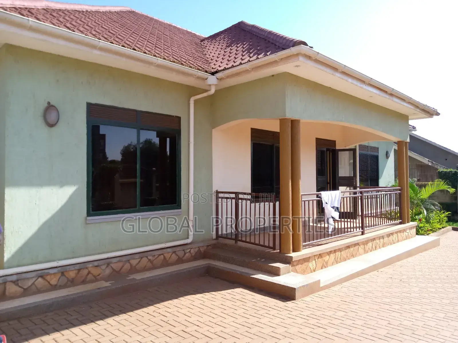 4bdrm Bungalow in Kyaliwajala Kireka, Central Division for rent