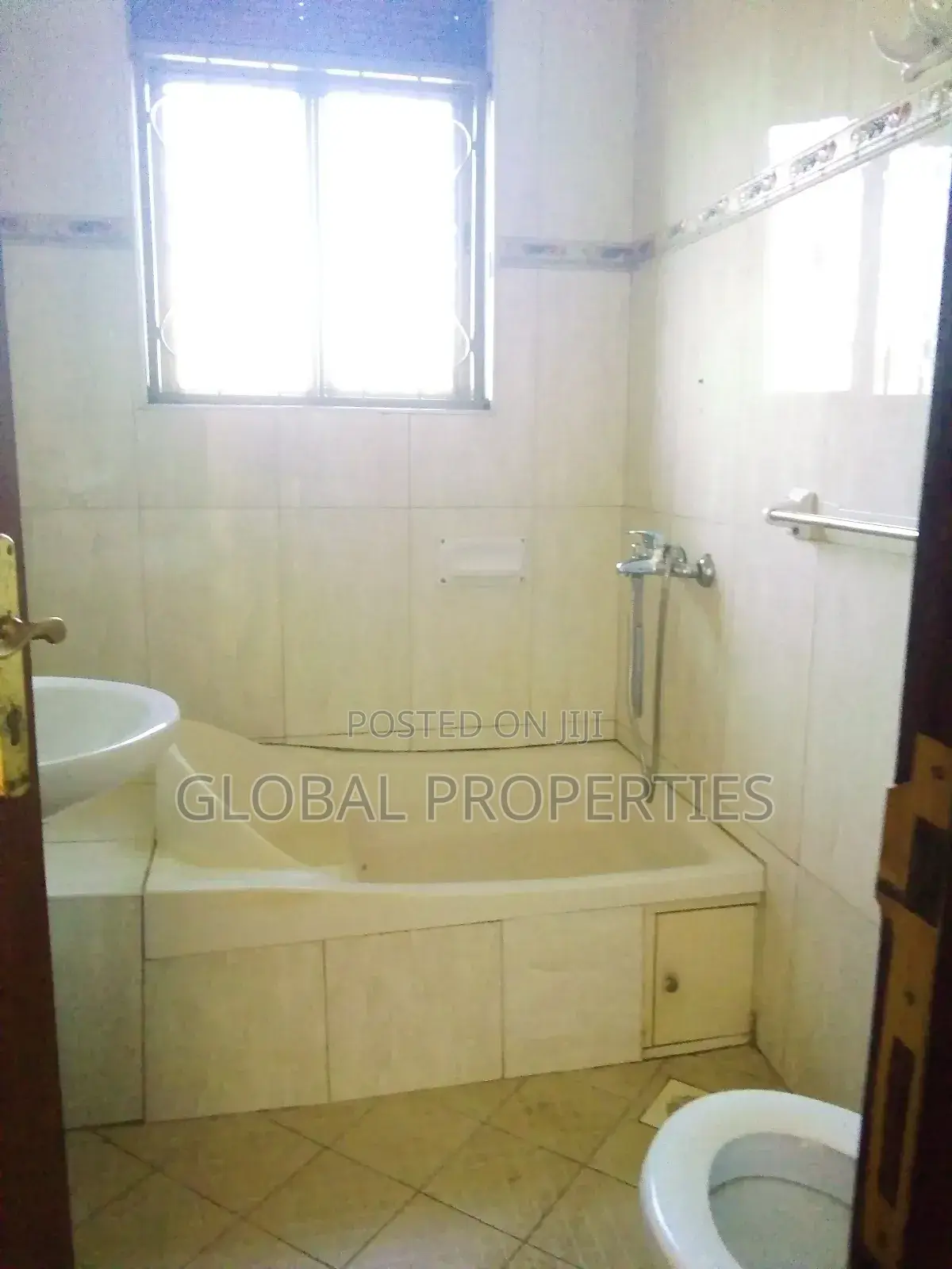 4bdrm Bungalow in Kyaliwajala Kireka, Central Division for rent