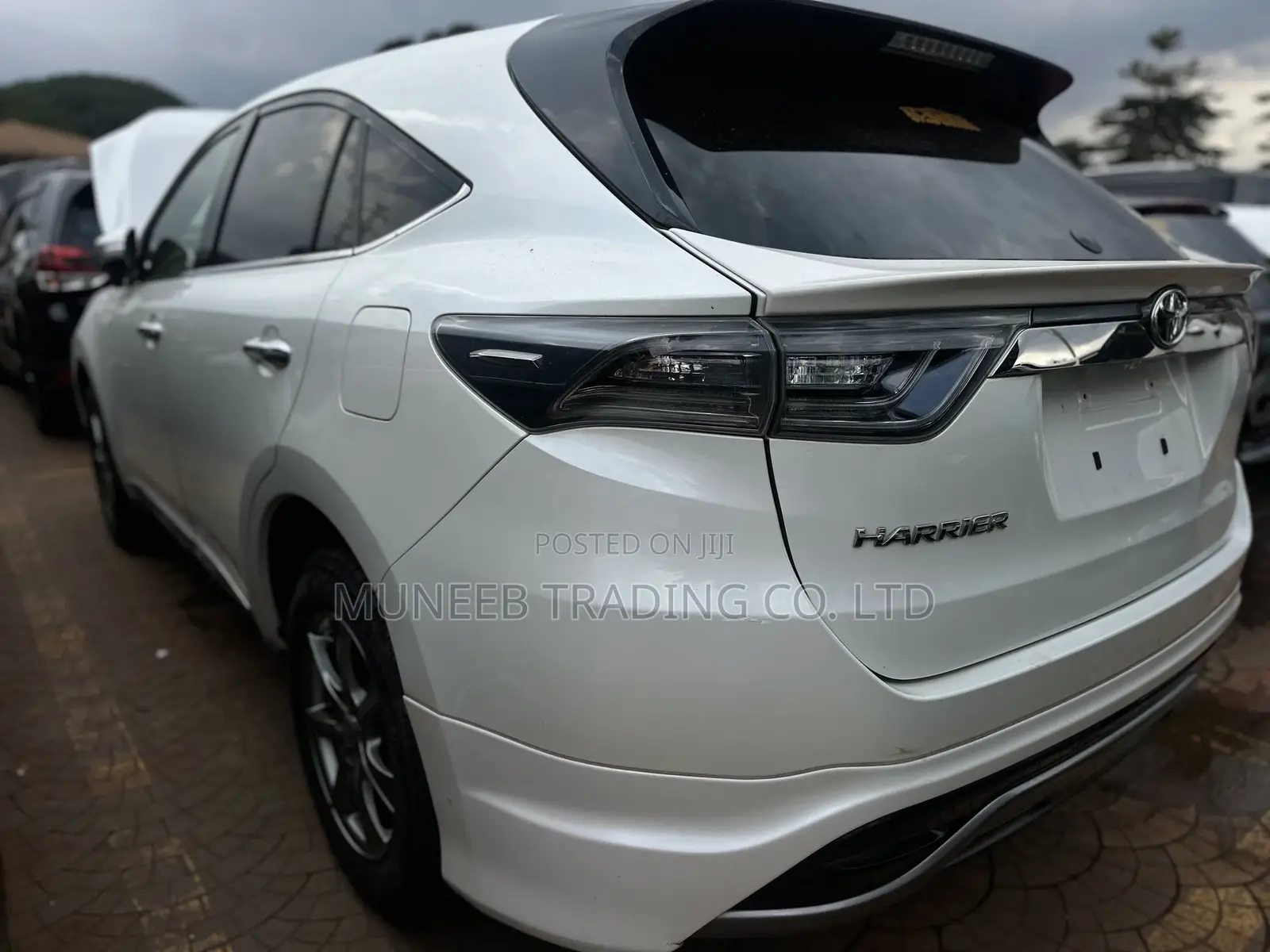 Toyota Harrier 2.0 2015 White