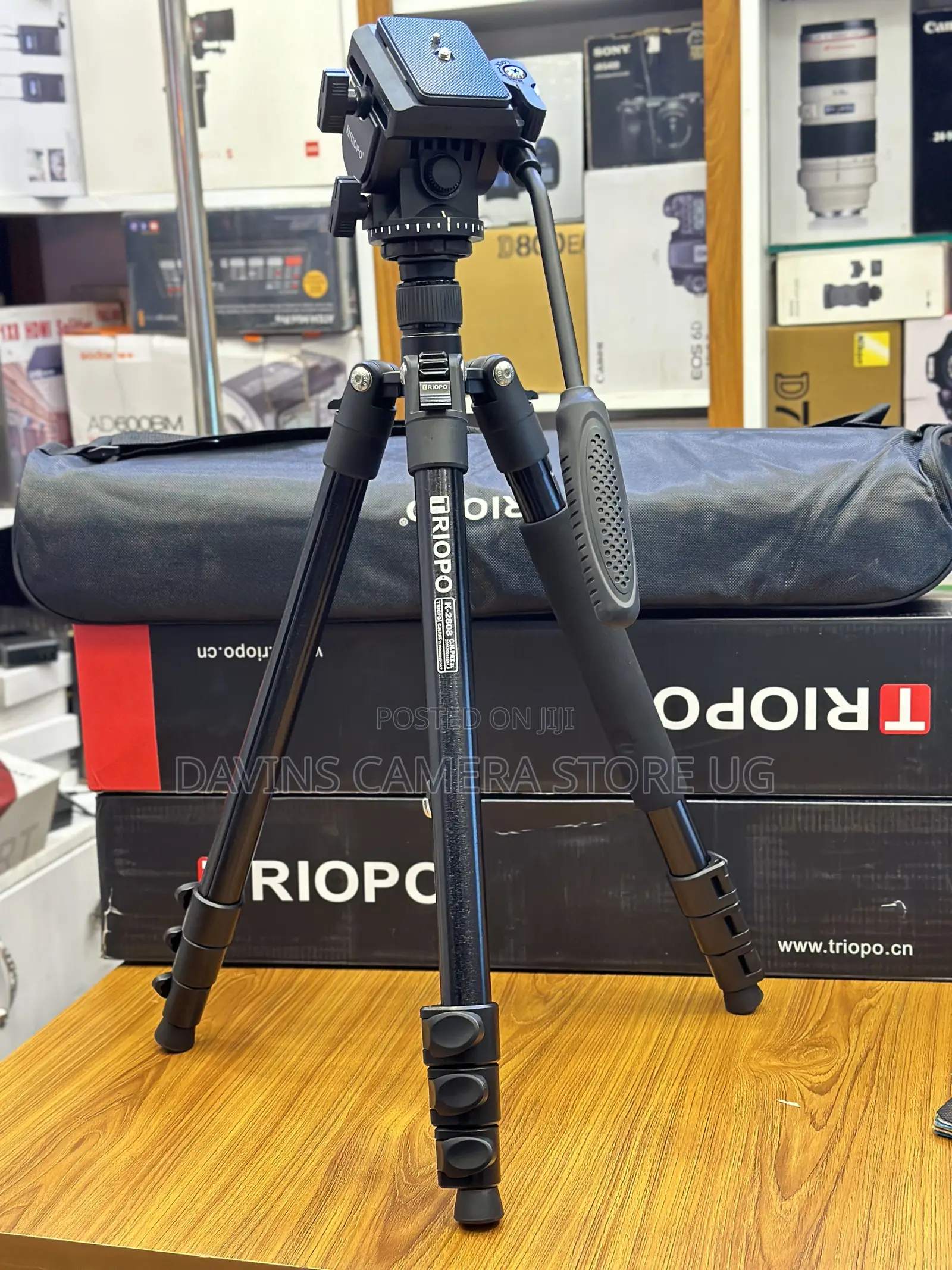 Triopo Stand