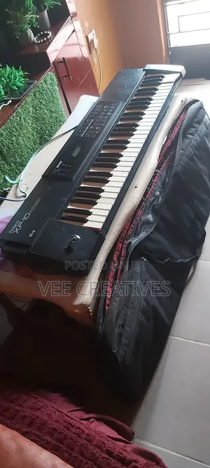 Roland XP-10 Synthersizer Piano