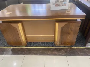 Modern Class Office Table (Executive)